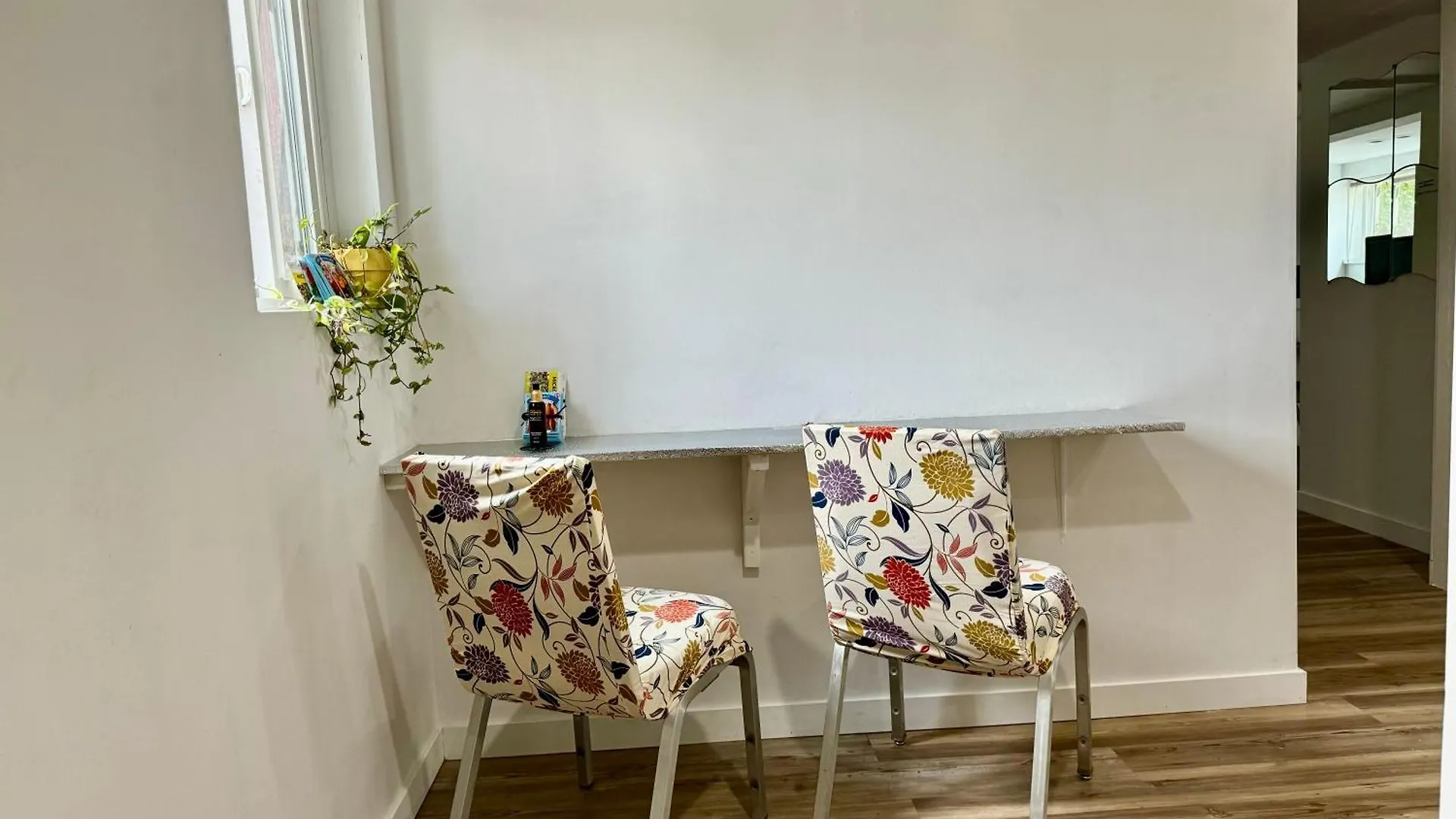 Tiny Private Room On The 1St Floor With Shared Bathroom Near Seatac Airport And Downtown Seattle
