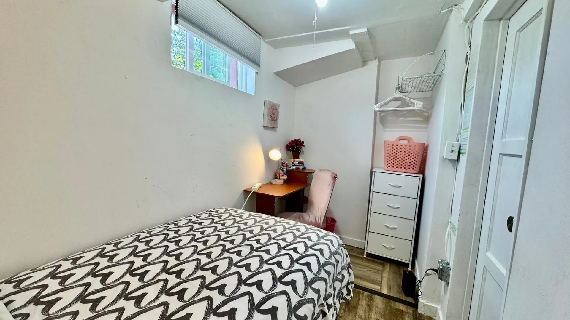 Tiny Private Room On The 1St Floor With Shared Bathroom Near Seatac Airport And Downtown Seattle 0*,